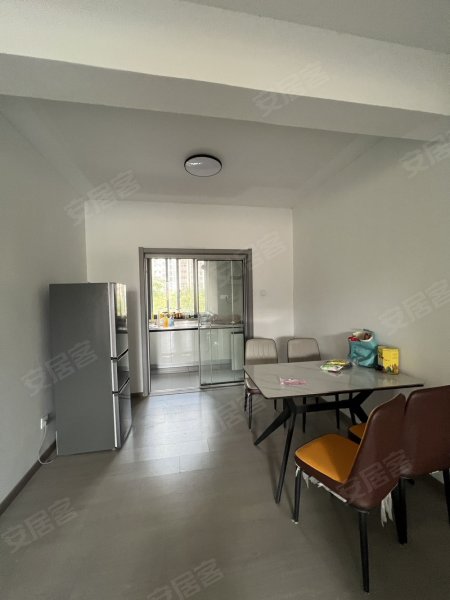 邓店精装三室_四季花海_蜀山产业园_电商产业园_顺丰丰泰月付