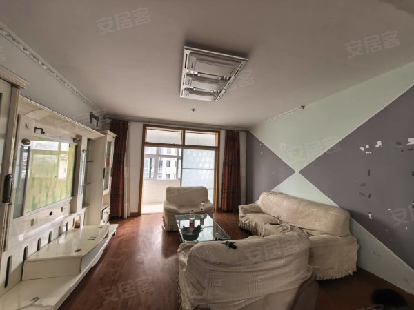 和一花园旁边中铁四局家属楼三室二厅二卫精装，拎包即住随时看房