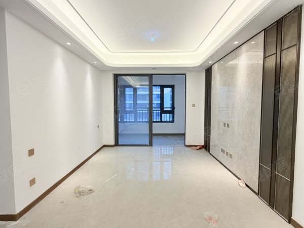 5号线地铁口三房两卫_全屋中央空调带地暖_业主空租_随时看