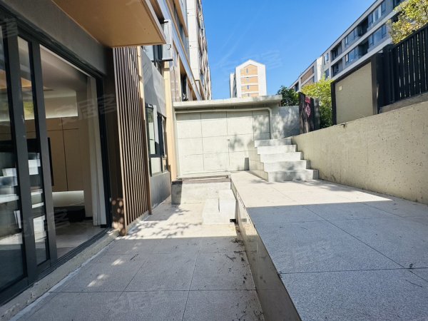 实拍真真真_一楼带院子_三层底复_家具家电齐全_拎包可入住