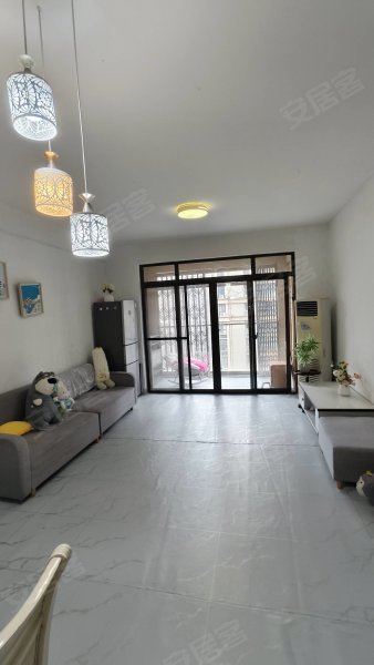 八中对面太阳海岸花园_三房靠近门口_拎包入住_家电齐全万象城