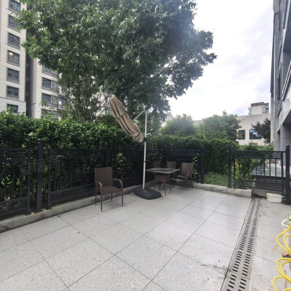 金融港地铁口_锦绣底复一楼带私人大院_私户横厅设计_可月付
