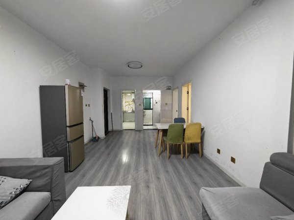 一中对面大兴新居A区，两室出租，家具家电齐全，随时拎包入住