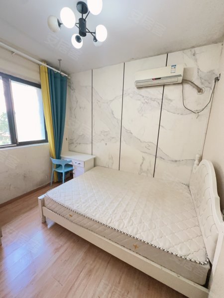 东方蓝海(C区)_3室2厅2卫_专属客服_拎包入住银泰联投近