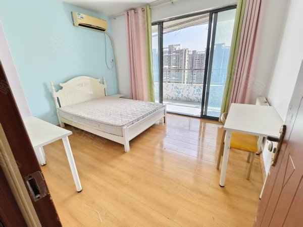 自己家住的房子，押一付一给钱就租，近金融港方圆荟，民水电