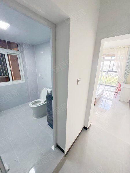 主卧阳台独卫_自己家的自住房出租_临湖社区_可短租月付民水电