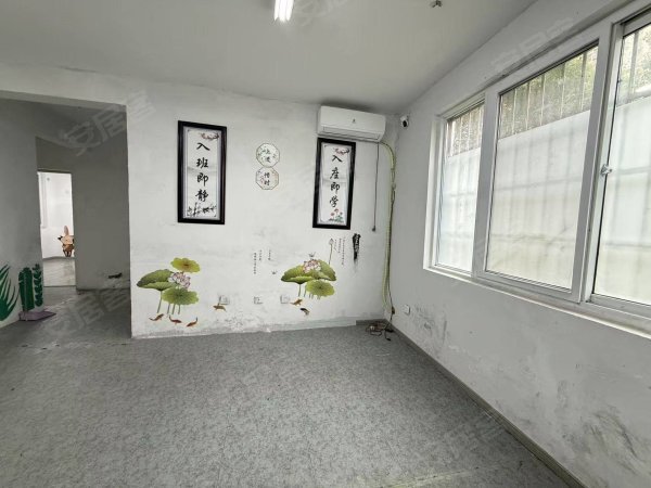 新站区三户室120平米正南30层