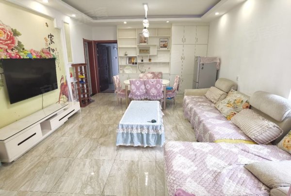 桂园精装大二室，全屋瓷砖地面住家装修定制墙体柜子，领包入住！
