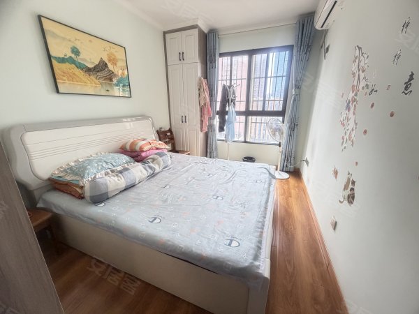 房东要去陪读，把自住房首次出租，精装修，找爱惜房屋的人
