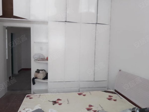 庐阳区双岗街，21，家电全，一楼，1500，有专用停车位