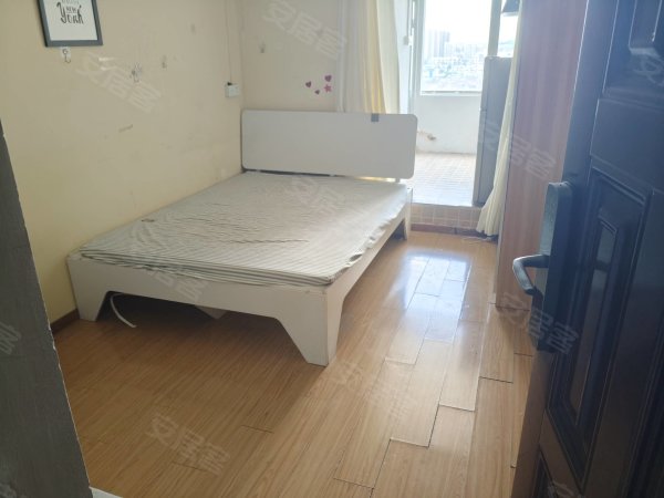 彩虹家园_精装修_通风好_拎包入住