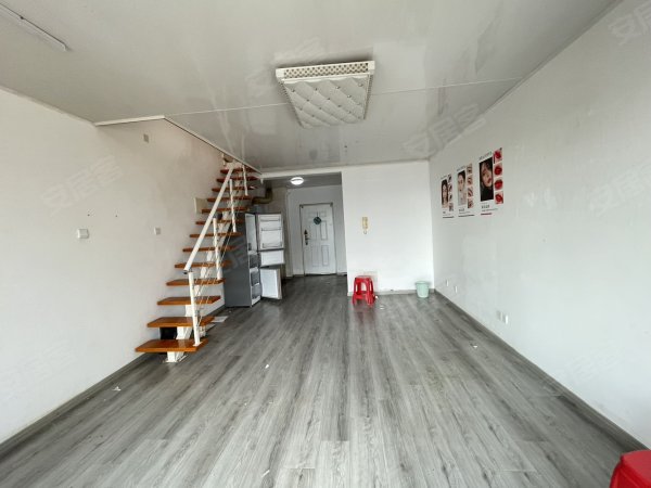 铂金汉宫复试2房2卫_可住家_可办公_租金_可谈_家具可配