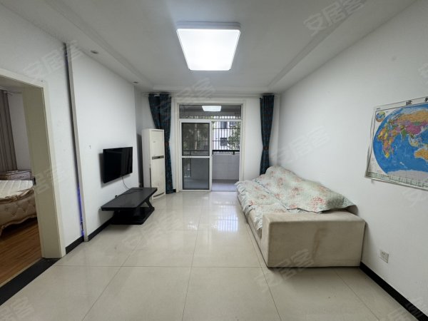 琥珀名城沁园3室简装，家具家电齐全，拎包入住