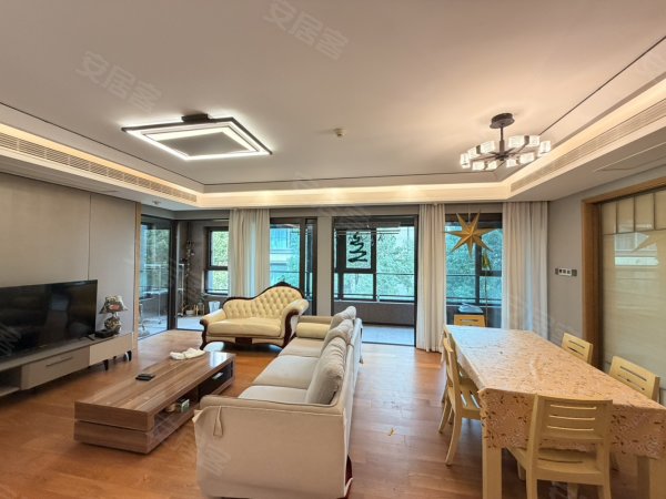 天鹅湖_蔚蓝商务港_百利中心旁_自住精装四室_南北通透大阳台