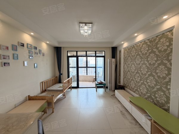 四号线玉兰大道地铁口_阳光电源旁_自住精装三室两卫_采光好！