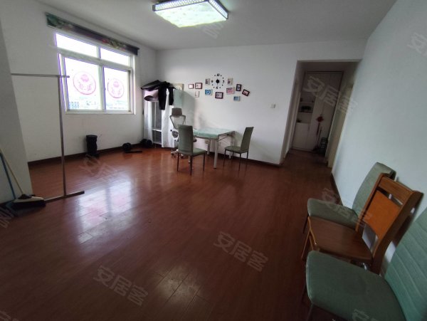滨湖南丽湾_采光好_大三室中间楼层_拎包入住