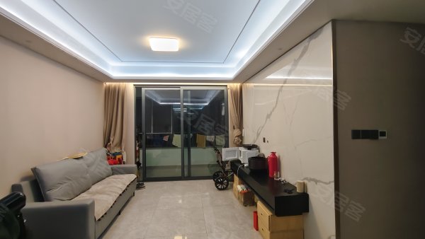 兴港和昌湖畔云栖_3室2厅2卫__电梯房_精装修109平米