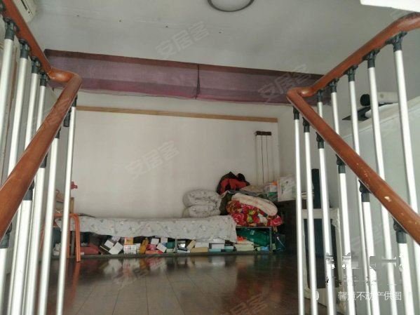 【多图】时尚loft精装一室一厅 朝南带阳台 看房