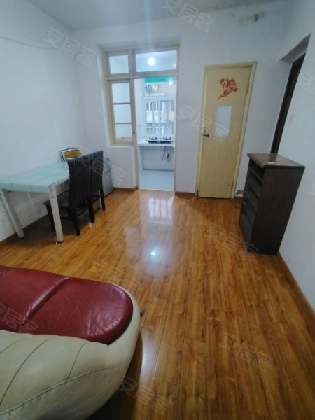 元一时代广场_三里街凤阳三村一室一厅有燃气热水器