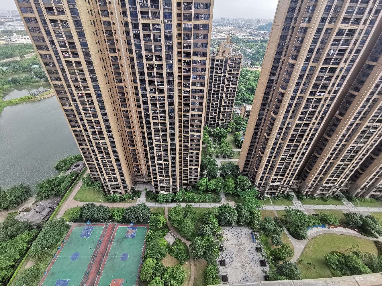 万科欧泊3室2厅2卫43005万9471平方米