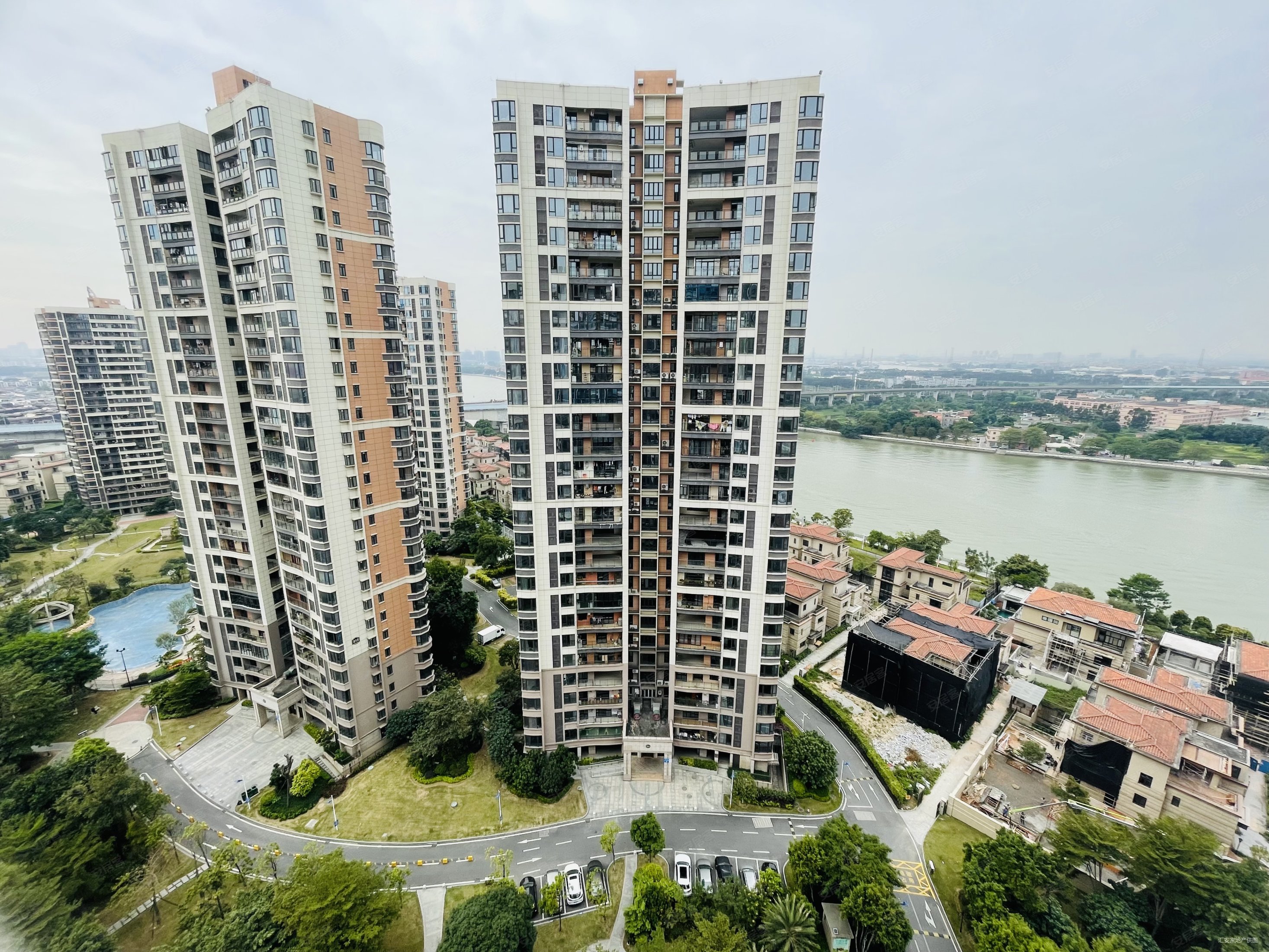 道滘君汇半岛 毛坯四房 满五o税费 楼层好 随时看房价