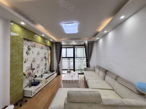 边上就是地铁一号线直达市区_精装电梯三室带衣帽间_业主自住