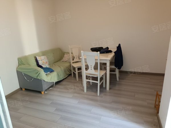 东华府十中对面小区中间安静舒适冷暖双供适合陪读拎包入住有钥匙