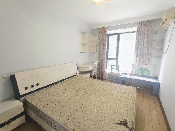 海恒街南艳湖旁两室拎包入住
