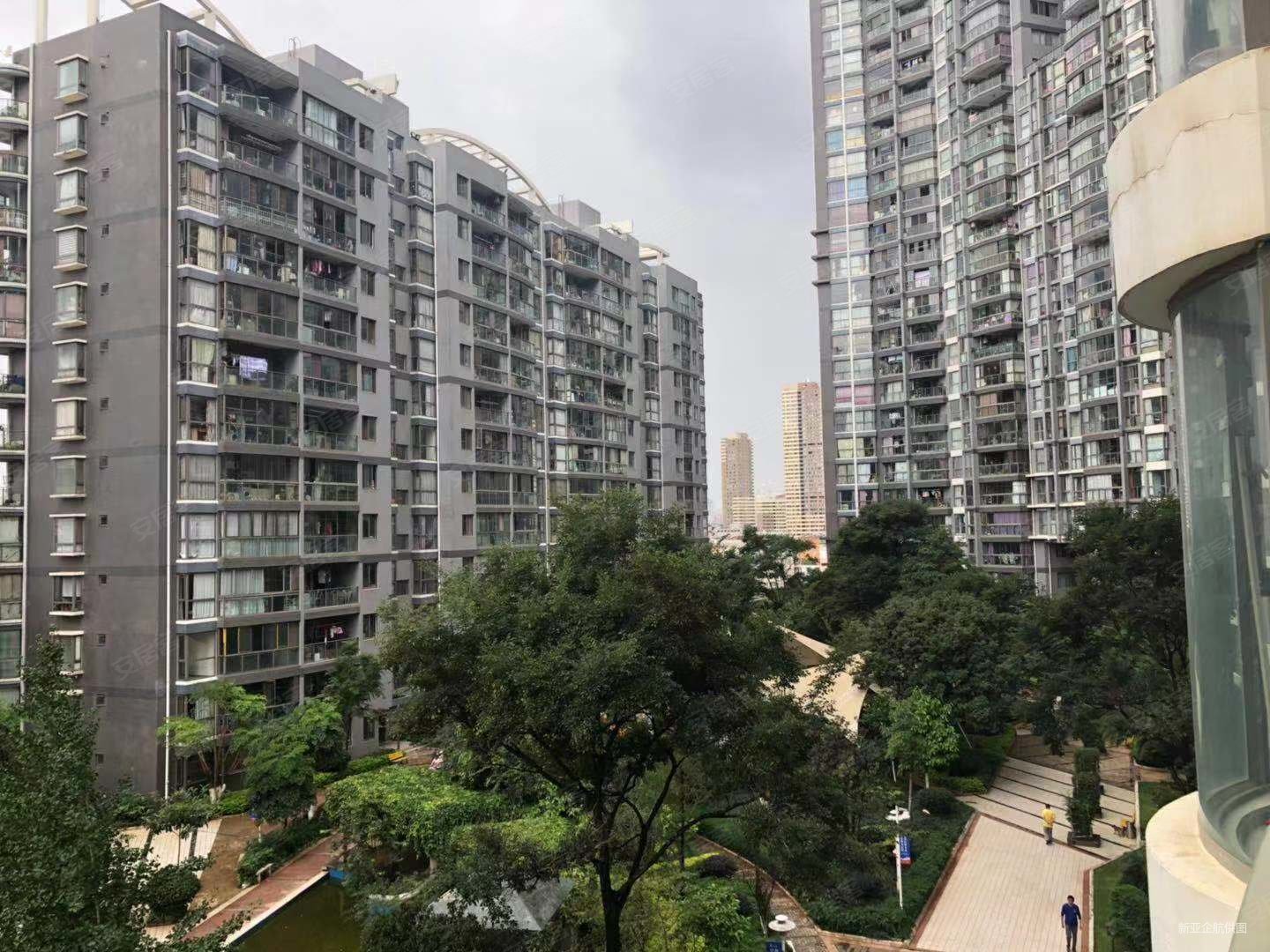 同德广场旁边世纪俊园精装三室两厅满五年看房方便