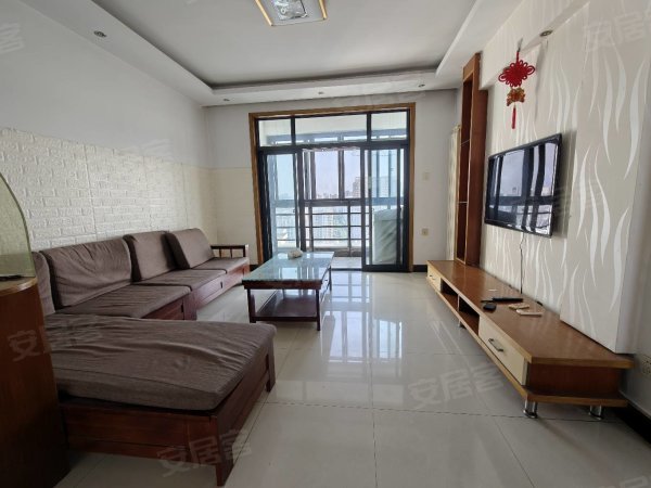 滨湖品阁精装自住两房，南北通透边户全屋暖气，楼栋位置好