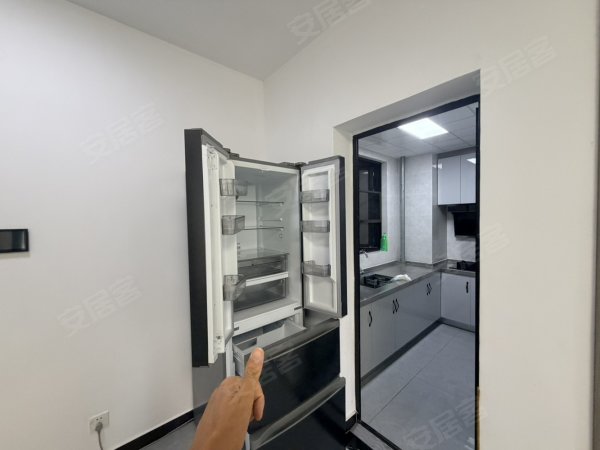 凌大塘D口200米_自住两室_朝南采光好_全屋瓷砖_免费停车