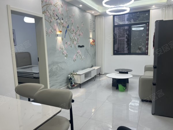 房子精装装修非常漂亮全套电器家具拎包入住，环境好