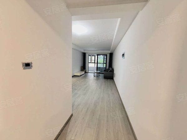 云川雅筑C_全屋定制三室_洋房的装修品质_客厅有柜机_电视