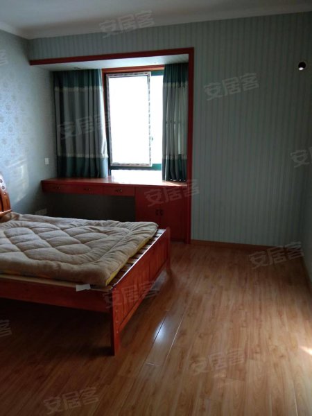 三里街地铁口_精装三房电梯房_家具家电齐全__提包入住
