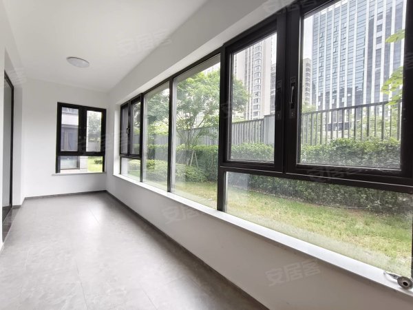 捡漏纯一楼开窗见绿_省府中轴珺和府带地暖可办工_住家自带家具