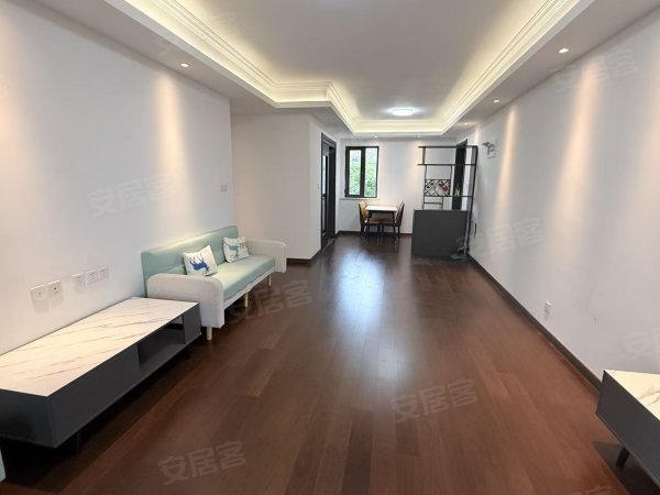 精装四室湖景房_席梦思大床_干湿分离浴室_智能门锁可拎包入住