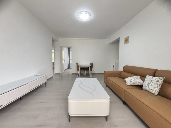 康园北区精装婚房，全屋实木地板，周边商业配套齐全。