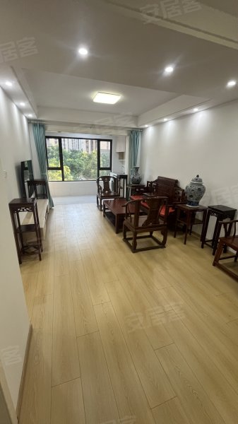 陶冲湖中建开元，精装修三房，拎包入住，价格可谈
