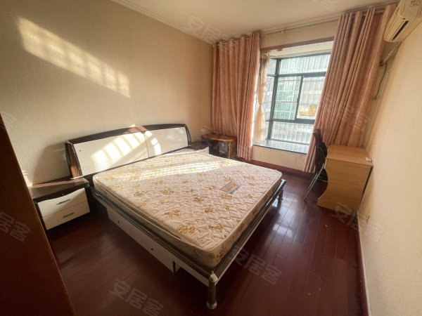 独卫！惠园小区_宝文大厦_白马服装城_火车站_中星城附近！