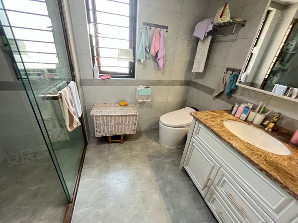 重庆南岸南滨路长嘉汇汇璟(实拍长嘉汇精装房)4房住家装修 有护栏
