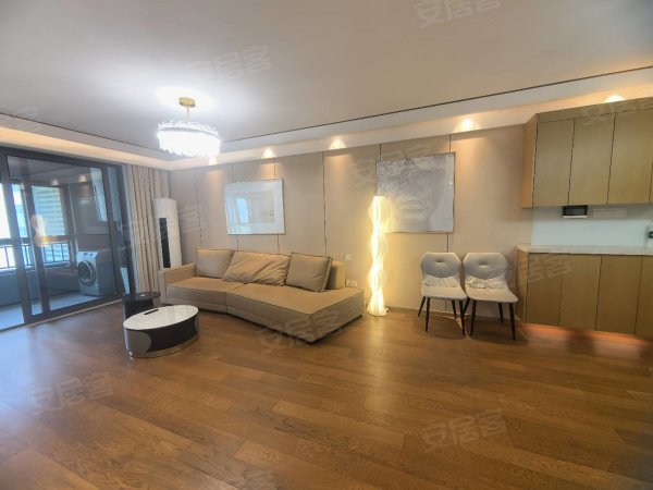 融创融园精装四室两厅两卫大户型家具家电齐全拎包入住