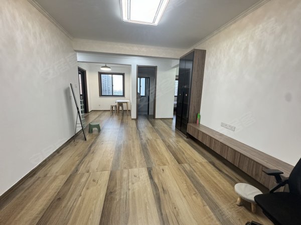 自住装修_全屋定制三室_地铁五号线_金融港商圈_民用水电