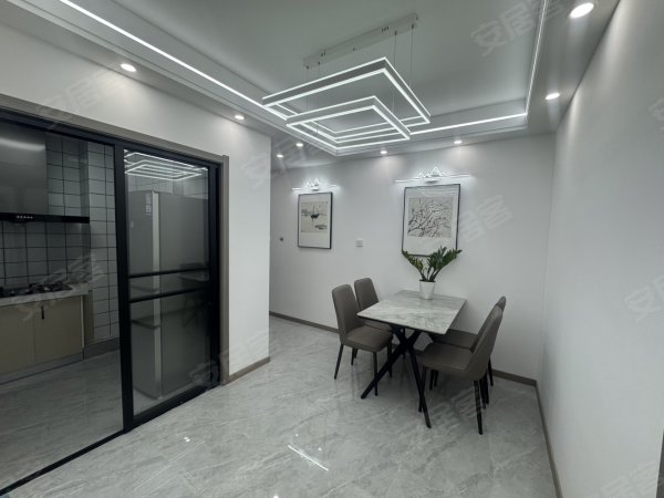 保利罗兰春天3室精装，家具家电齐全，学区房