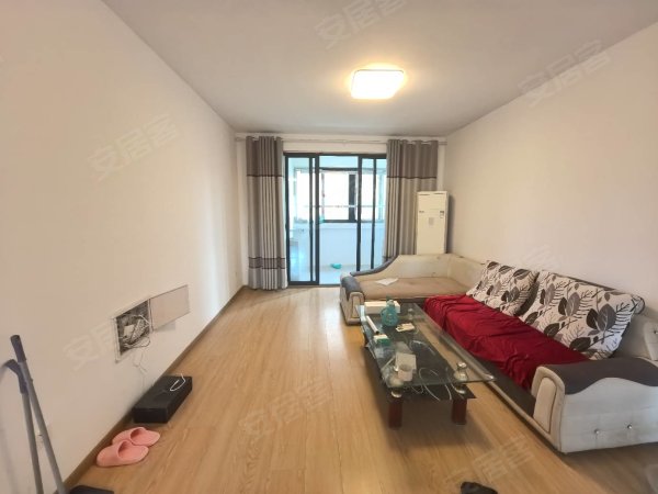 西城东苑_三室两厅_简单装修_家具家电基本齐全_随时看房