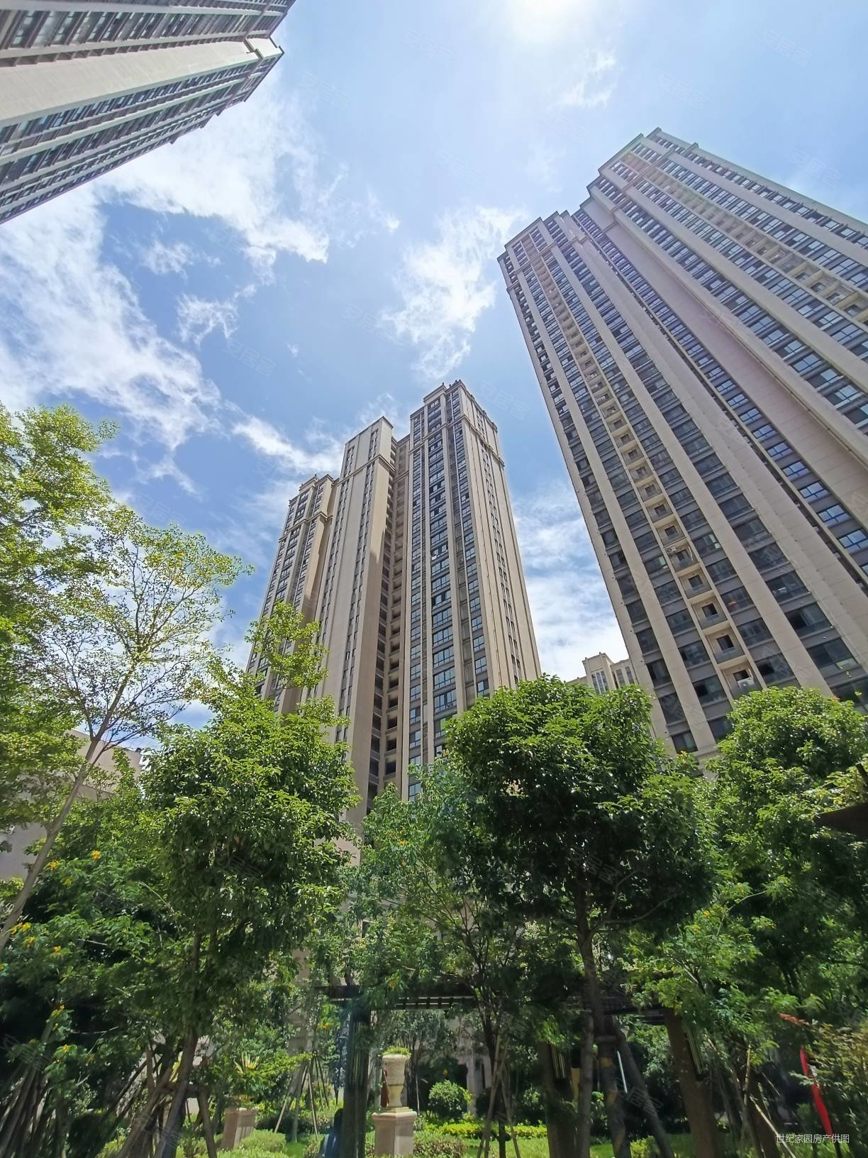 交发龙岩风景3室1厅1卫91.15㎡南北142万