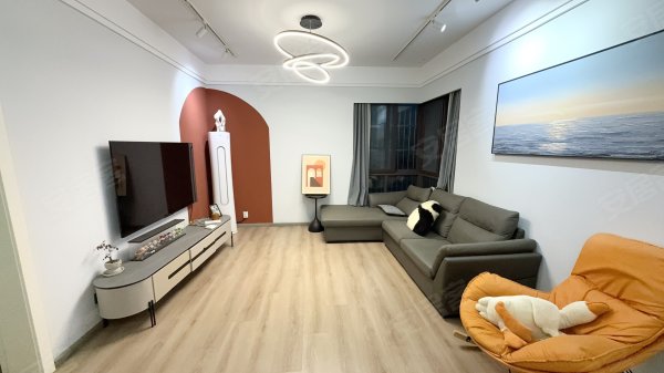 精装自住房首次出租，看房方便。