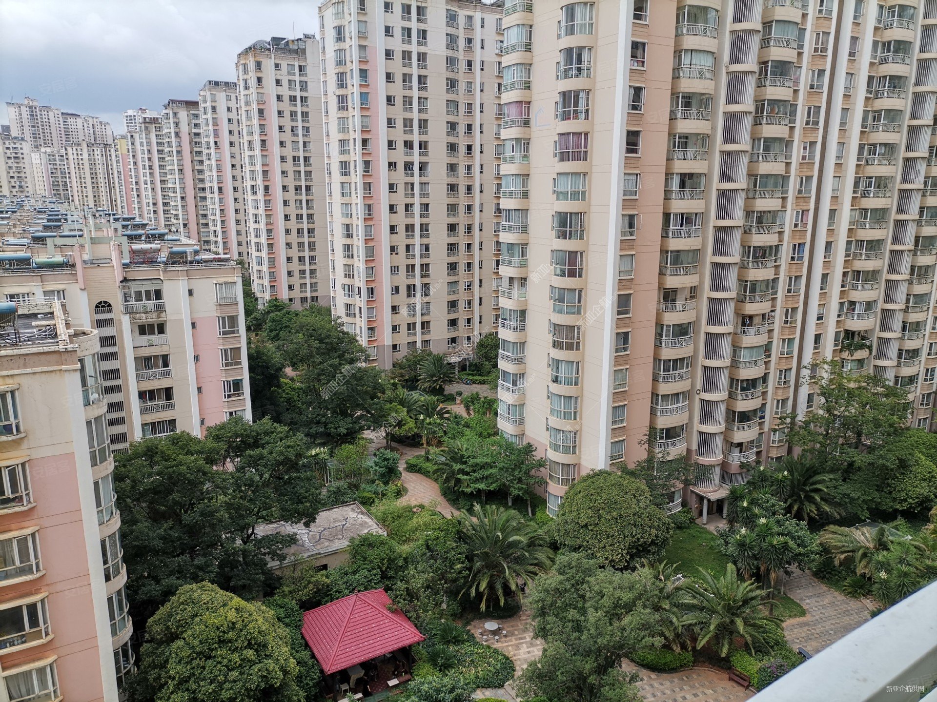 北市区华龙人家124平带带露台带车位双证在手诚心出售