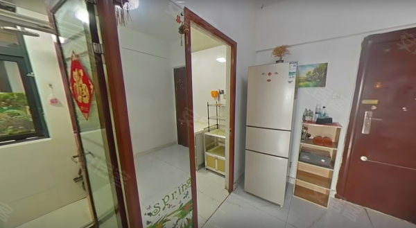 首租，八中对面。家具家电齐全
