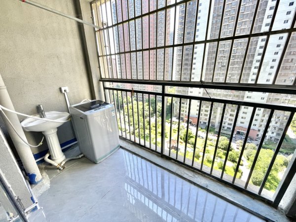 滨湖顺园主卧阳台__我是房栋_无仲接费独立水电表！云谷创新园
