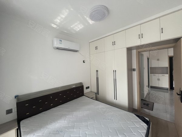 滨湖沁园_精装两室_业主自住装修_全屋定制_瓷砖金融港方圆荟
